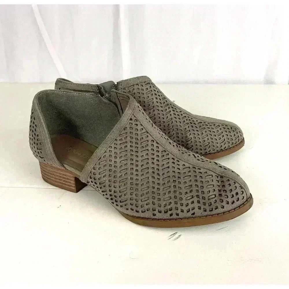 Gray Side Cut‎ Out Flats Booties Ankle Boots Sz 5.5 Cityclassified Women's